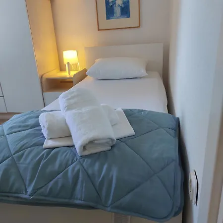 Beachfront House With Sunrise Terrace & Peace Сasa de vacaciones Rogoznica (Sibenik-Knin)