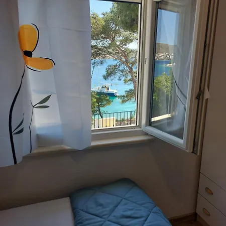 Beachfront House With Sunrise Terrace & Peace Сasa de vacaciones Rogoznica (Sibenik-Knin)