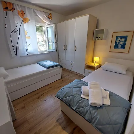 Beachfront House With Sunrise Terrace & Peace Сasa de vacaciones