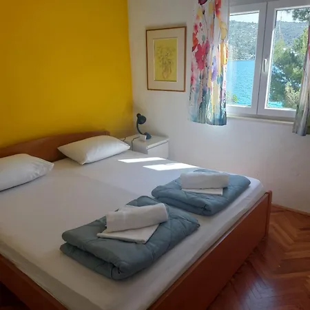 Beachfront House With Sunrise Terrace & Peace *