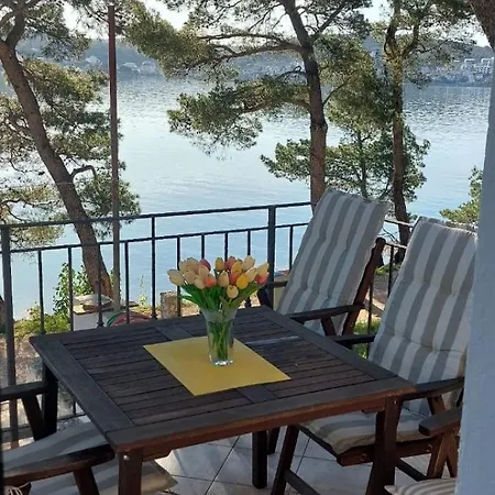 Beachfront House With Sunrise Terrace & Peace *