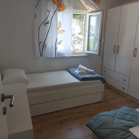 Сasa de vacaciones Beachfront House With Sunrise Terrace & Peace